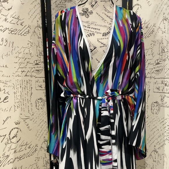 Natori Multicolor Abstract kimono - Picture 3 of 9